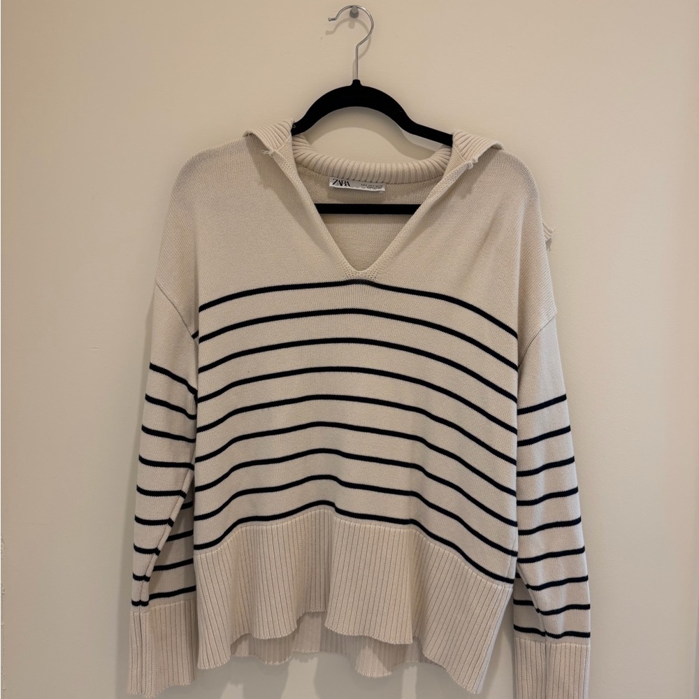 Zara Women's V-Neck Sweater in Cream and Black Stripes